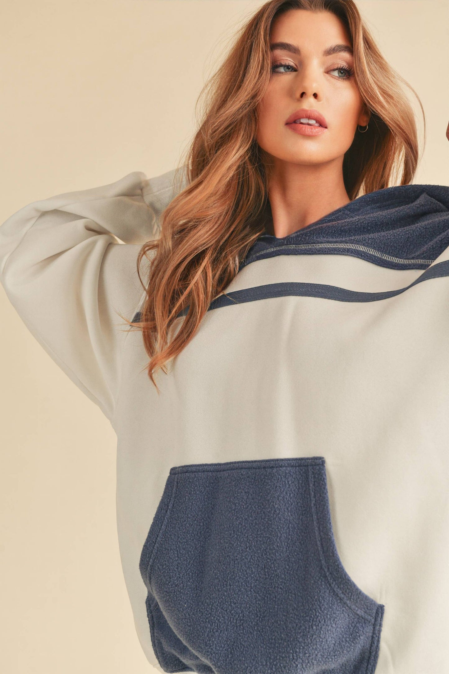 940BK Lari Hooded Sweatshirt