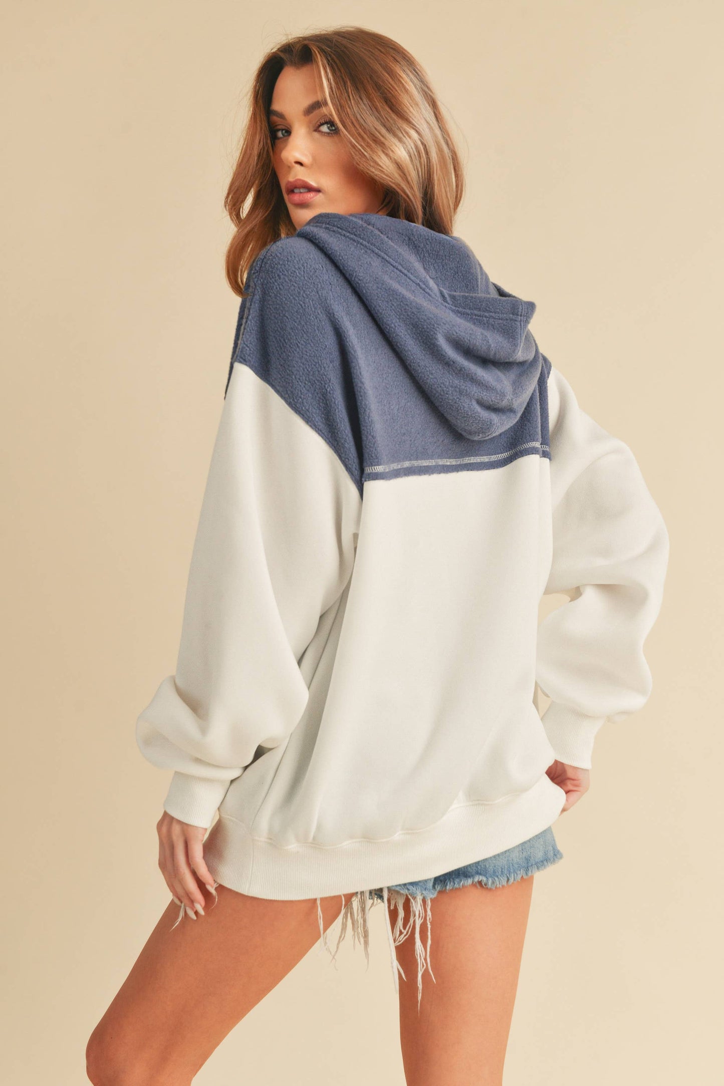 940BK Lari Hooded Sweatshirt