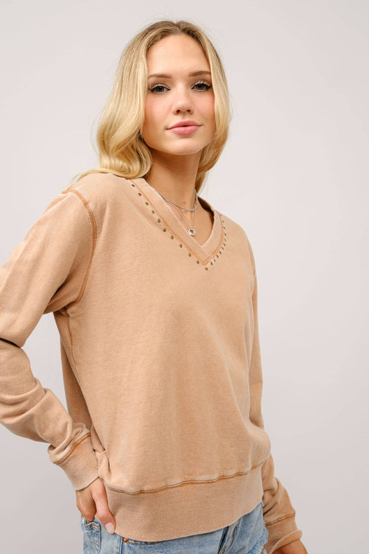 91035T - Garment Washed V Neck Studded Pullover