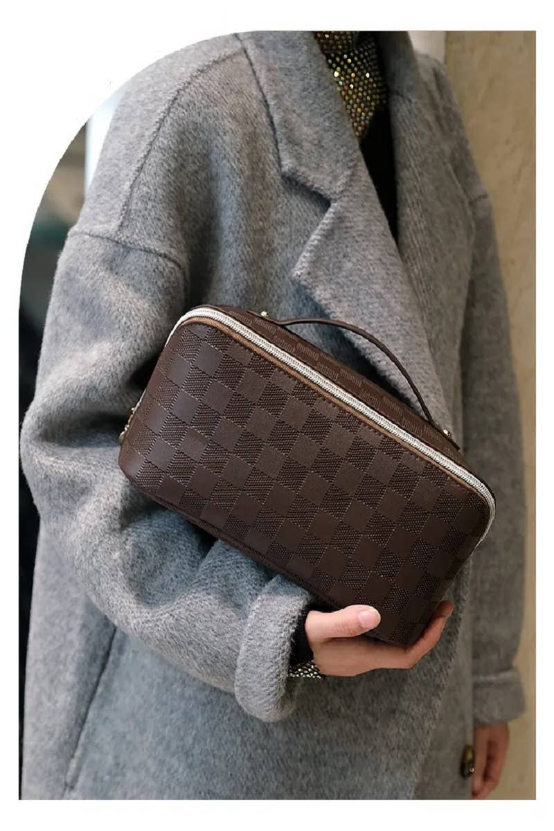 `.SI-25928 Vegan Leather Checkered Makeup Bag