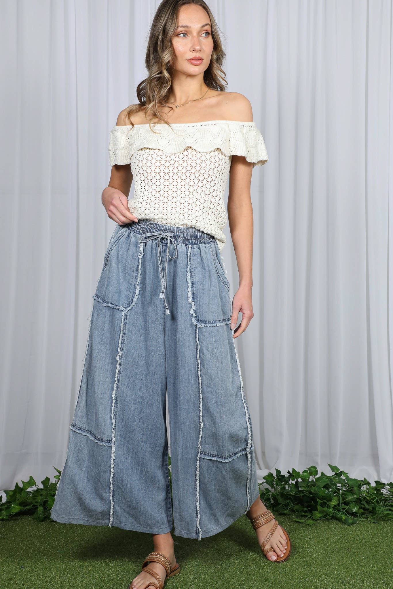 Amber Wide Leg Denim Crop Pants